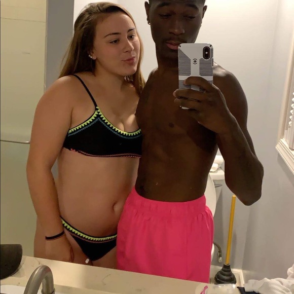 Meet your Posher, Kayla - Picture 4 of 6